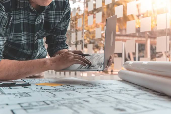 Construction estimating consultant advising a contractor